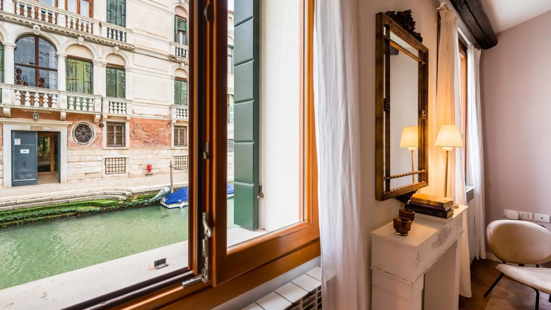 Apartment Mori Canal View Venice